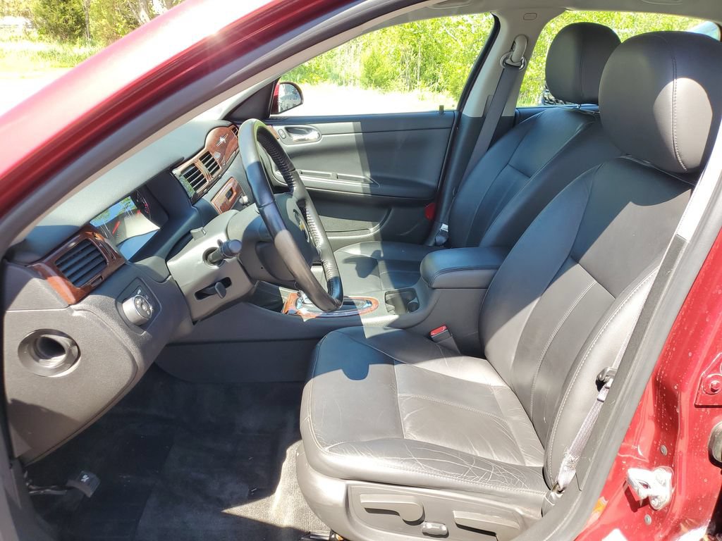 Used 2011 Chevrolet Impala LT w/ Luxury Edition Package FWD image 9
