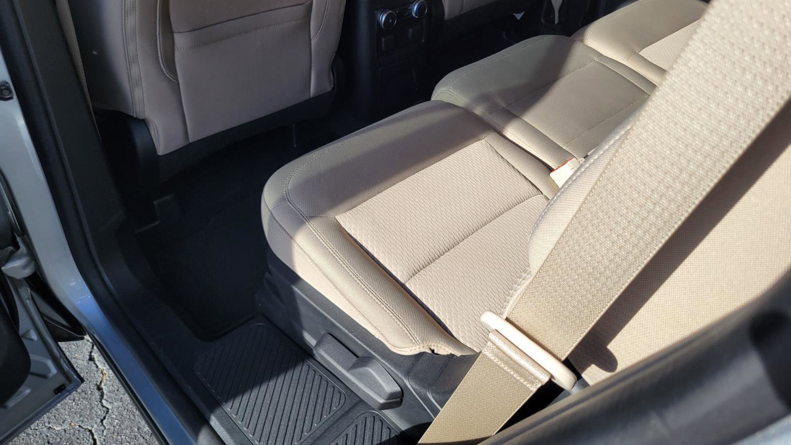 Used 2022 Ford Explorer Base image 24