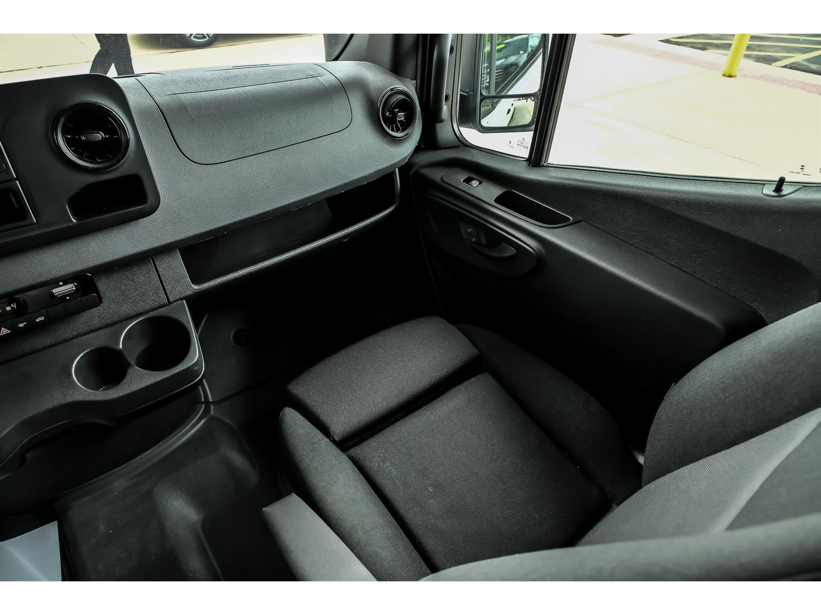 Used 2023 Mercedes-Benz Sprinter 2500 image 8