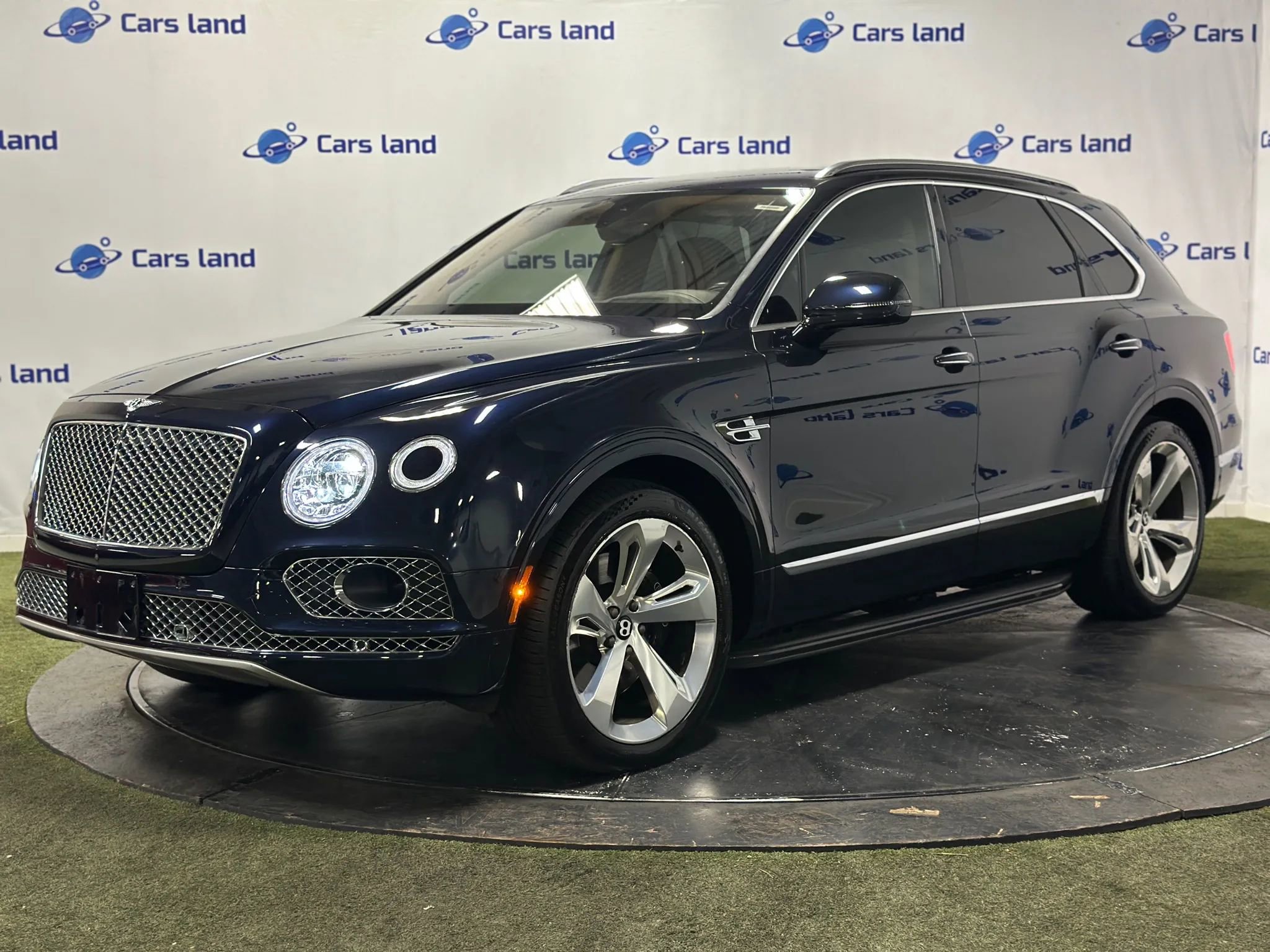 Used 2017 Bentley Bentayga image 6