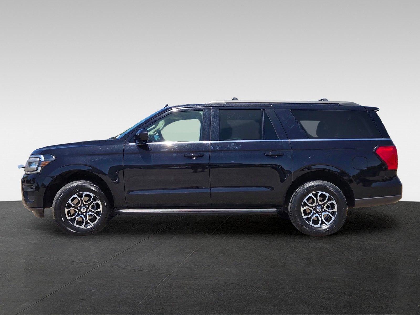 Used 2024 Ford Expedition Max XLT AWD/4WD image 7