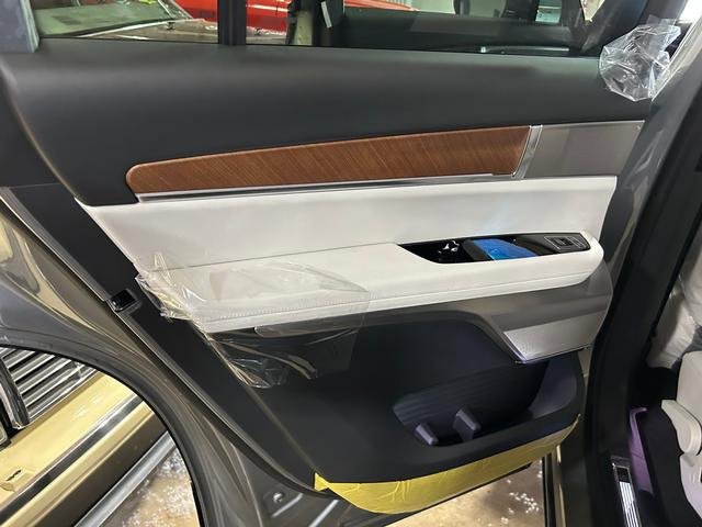 New 2026 Cadillac Vistiq Luxury w/ LPO, Floor Liner Package image 10