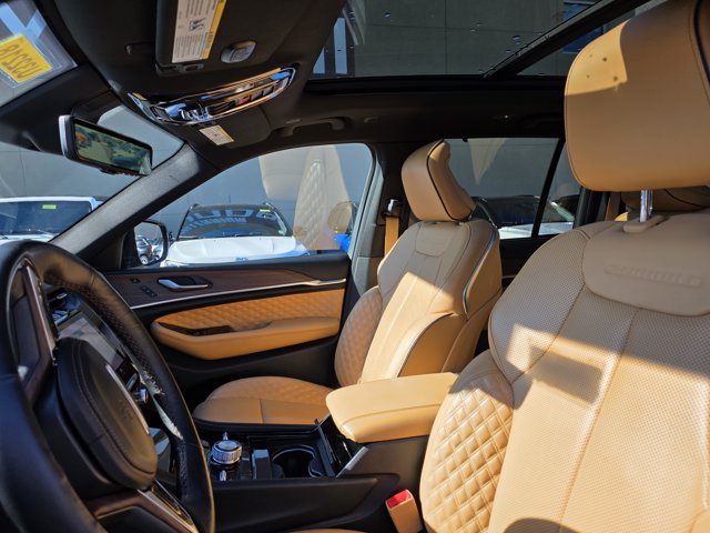 Certified 2022 Jeep Grand Cherokee Summit w/ Advanced Protech Group IV AWD/4WD image 5