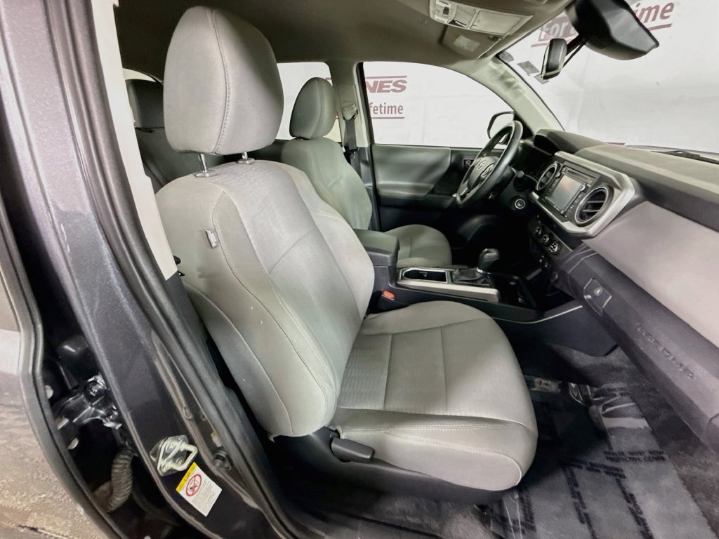 Used 2019 Toyota Tacoma SR5 RWD image 29