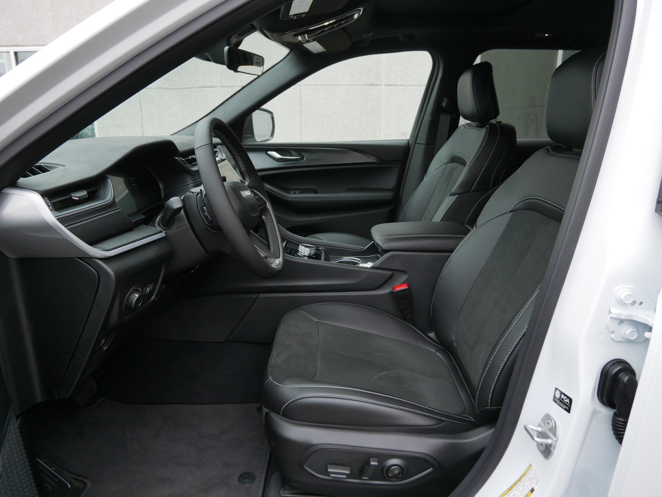 New 2025 Jeep Grand Cherokee Limited image 18