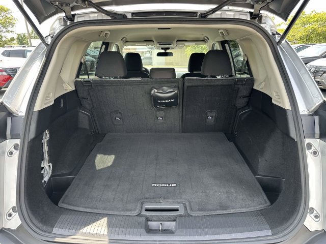 Used 2023 Nissan Rogue SV AWD/4WD image 13