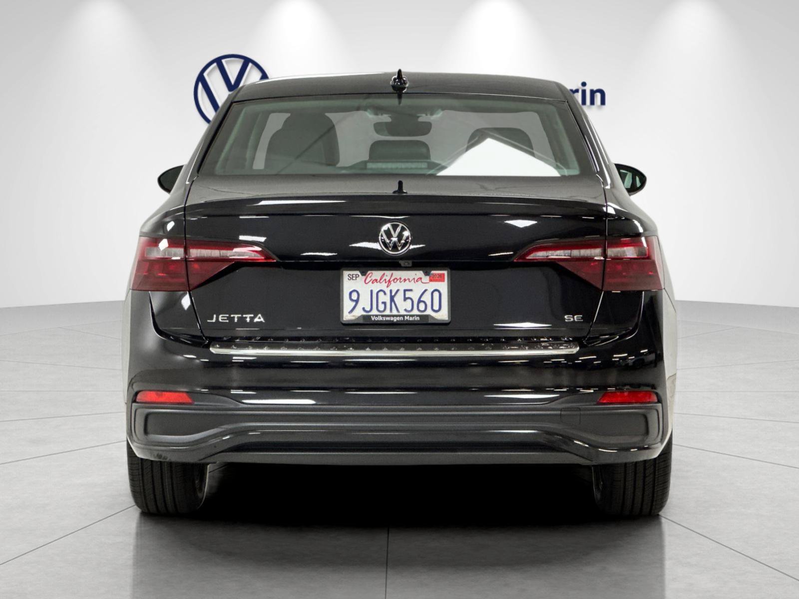 Used 2023 Volkswagen Jetta SE w/ Panoramic Sunroof Package FWD image 4