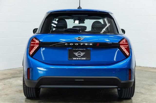 Certified 2025 MINI Cooper S image 10