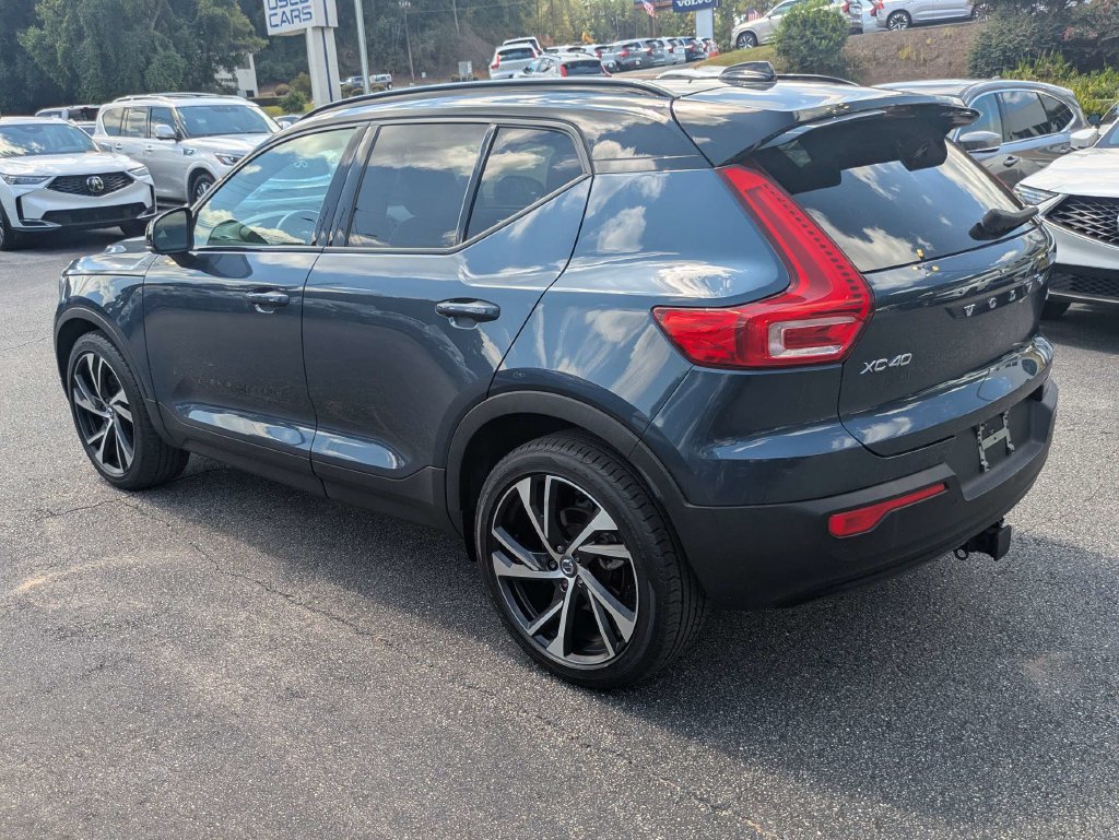Used 2022 Volvo XC40 T5 R-Design w/ Climate Package AWD/4WD image 4