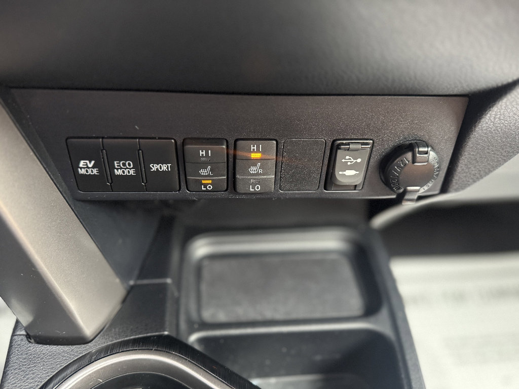 Used 2017 Toyota RAV4 Limited w/ Advanced Technology Package image 19