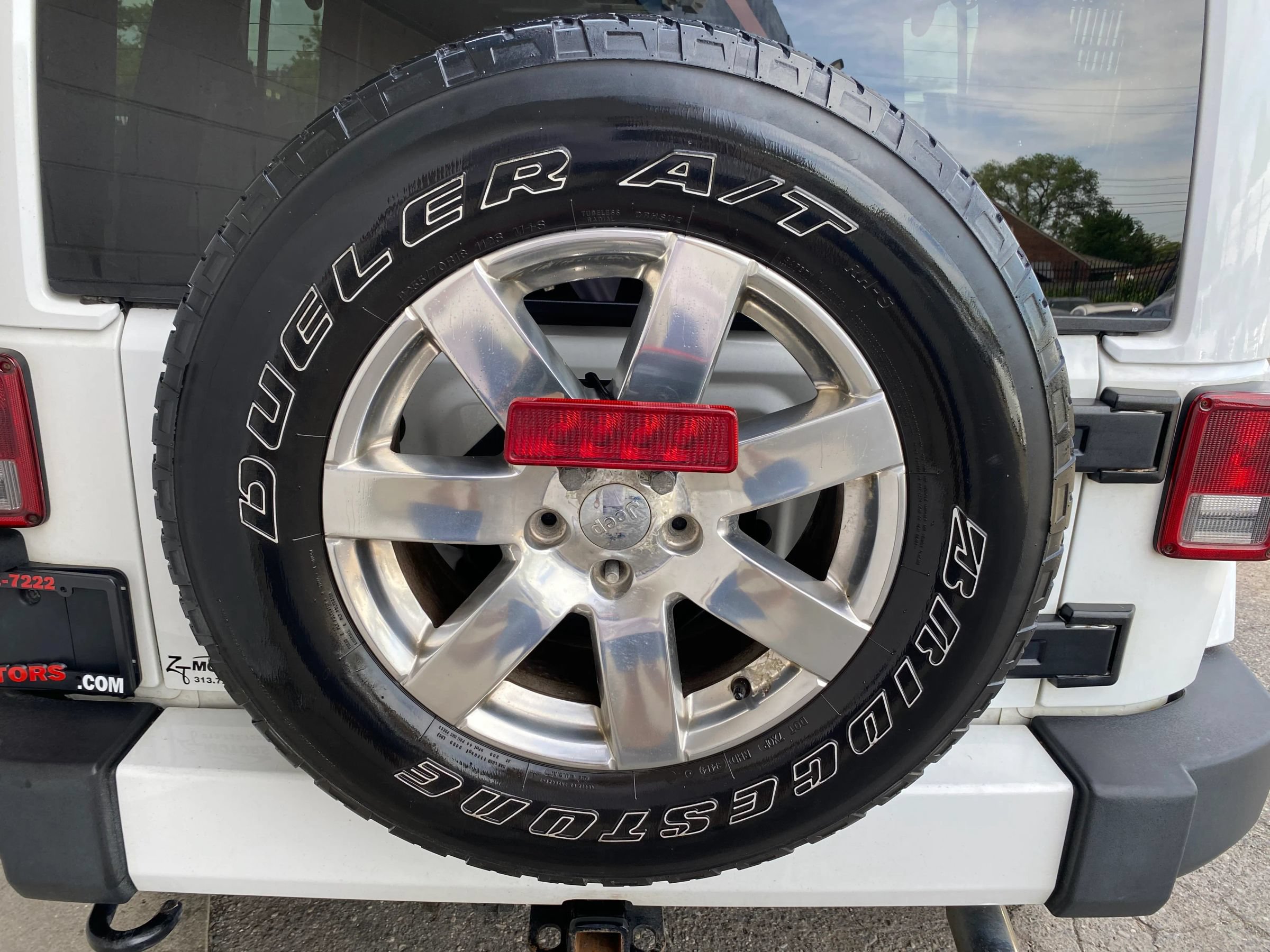 Used 2015 Jeep Wrangler Unlimited Sahara w/ Mopar Chrome Edition Group AWD/4WD image 27