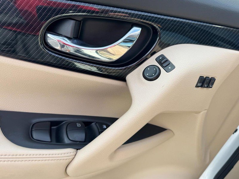 Used 2020 Nissan Rogue SL w/ Premium Package FWD image 16