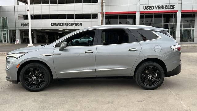 Used 2023 Buick Enclave Essence w/ Experience Buick Package FWD image 3