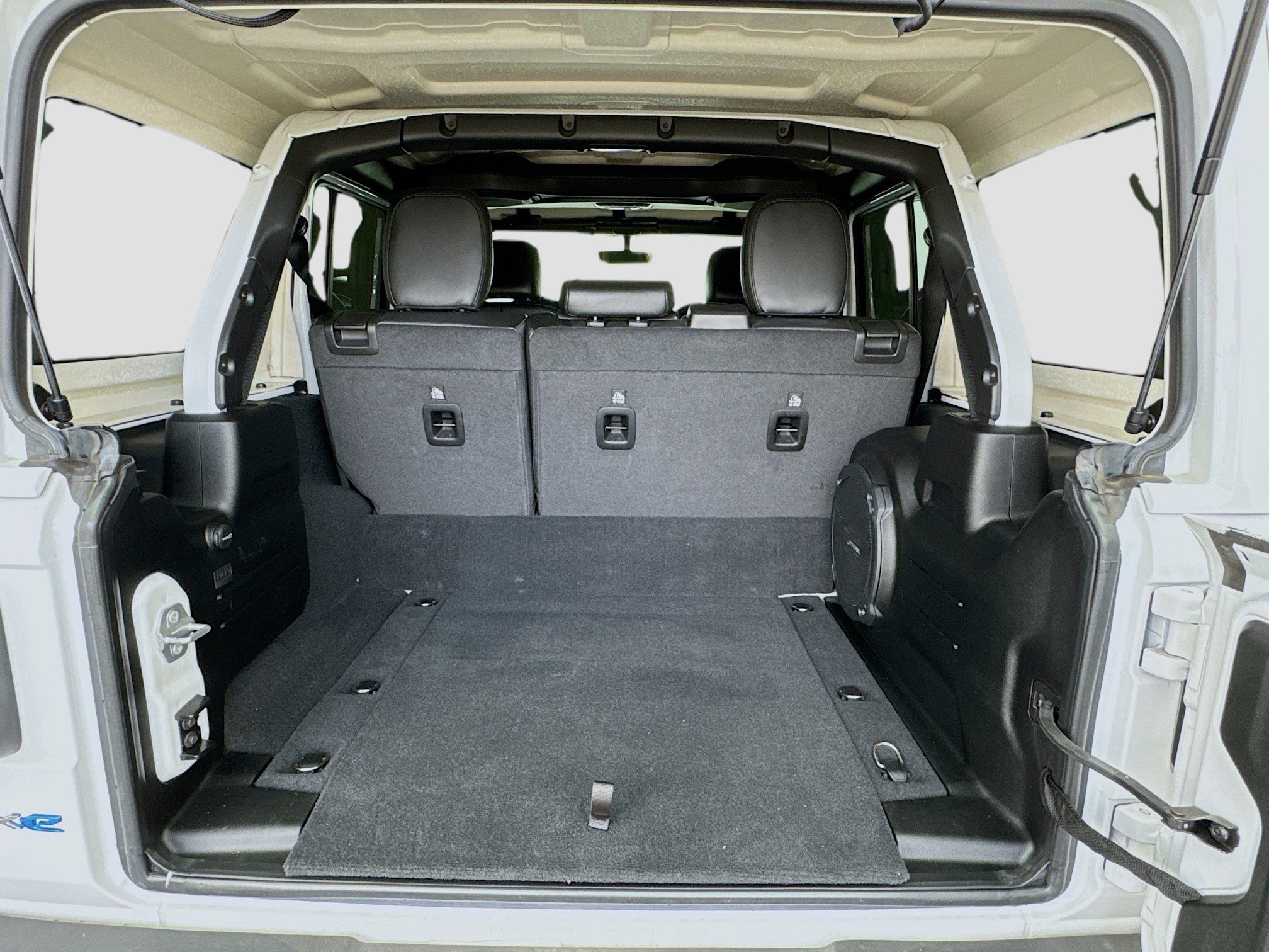 Used 2022 Jeep Wrangler Unlimited Sahara w/ Cold Weather Group image 18