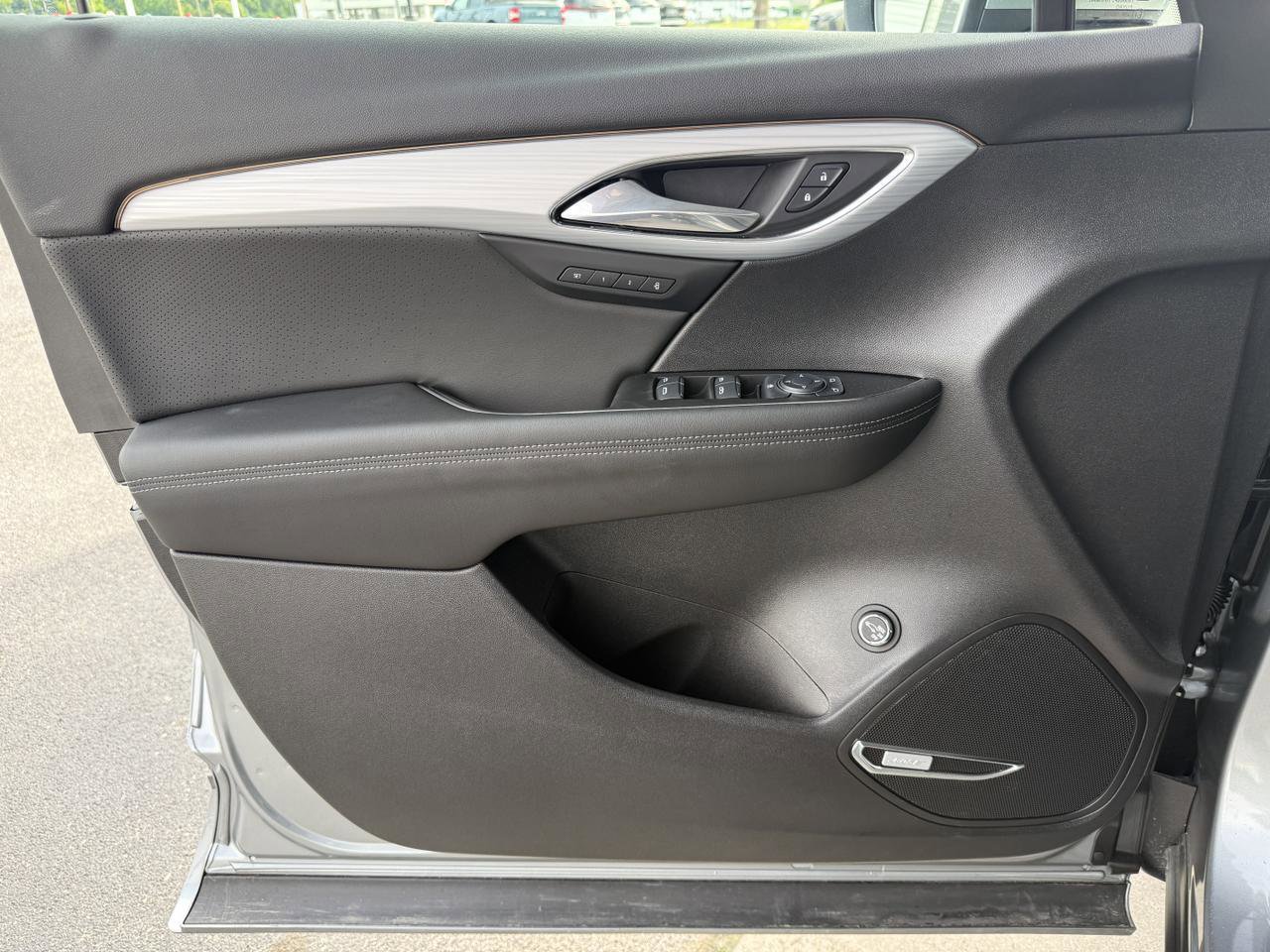 Used 2024 Buick Envision Avenir AWD/4WD image 10