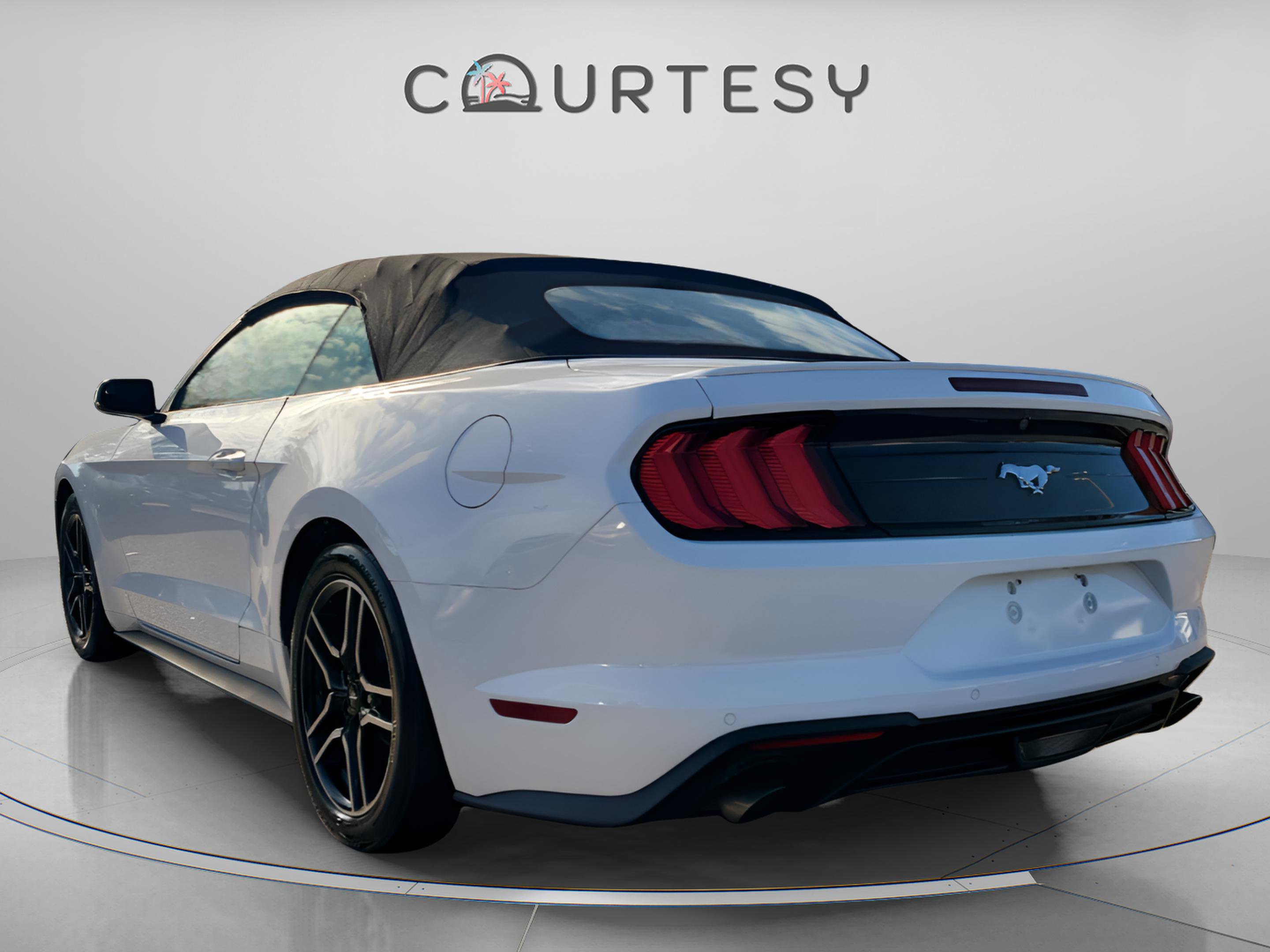 Used 2020 Ford Mustang Premium image 3