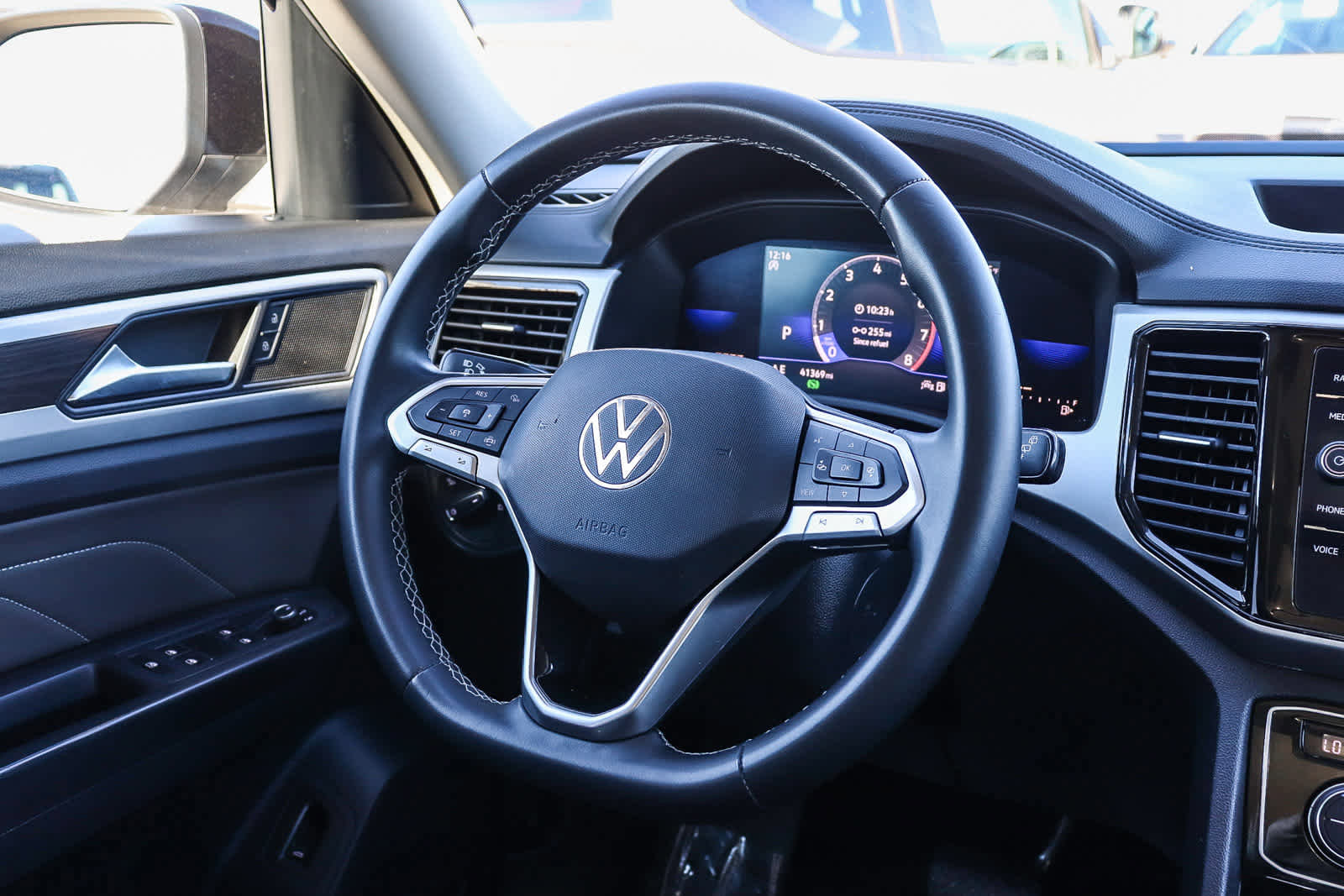 Used 2022 Volkswagen Atlas SE w/ Panoramic Sunroof Package image 16