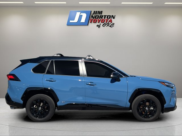Used 2025 Toyota RAV4 XSE AWD/4WD image 4