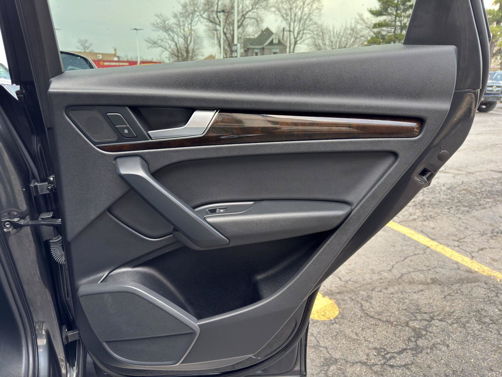 Used 2019 Audi Q5 2.0T Premium w/ Convenience Package AWD/4WD image 37