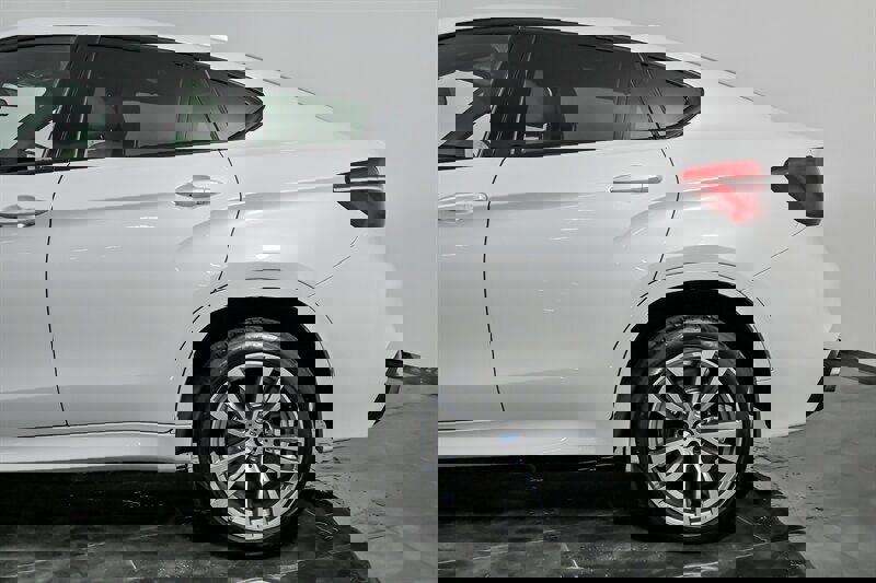 Used 2018 BMW X6 xDrive50i image 7