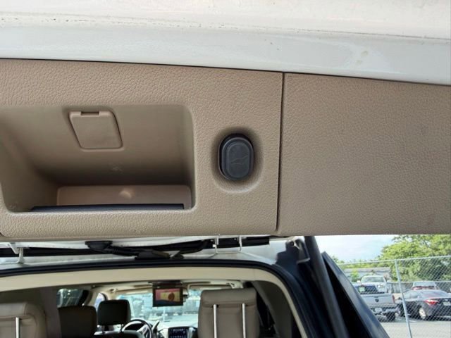 Used 2017 GMC Yukon SLT w/ Premium Edition AWD/4WD image 25
