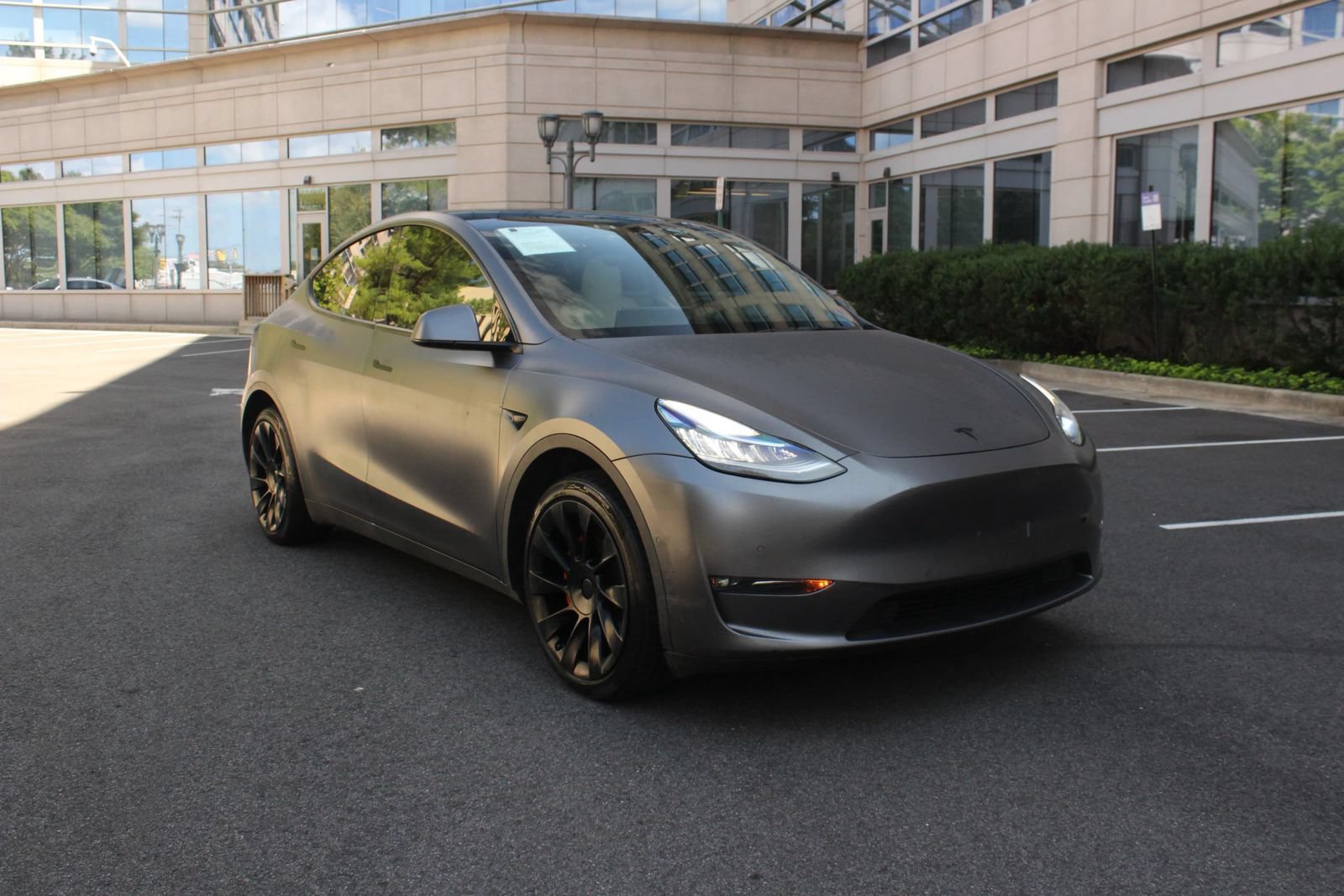 Used 2021 Tesla Model Y Long Range AWD/4WD image 1