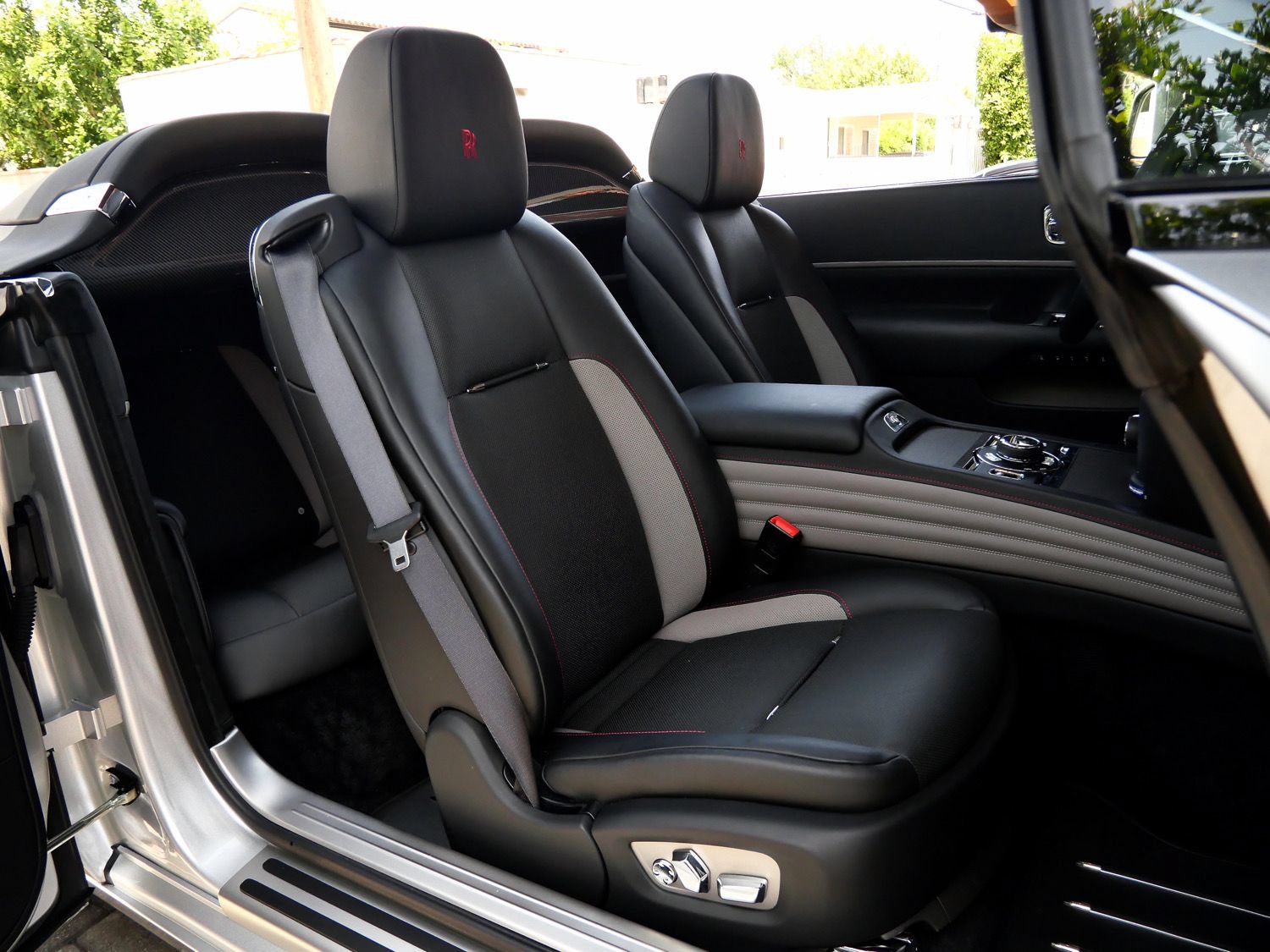 Certified 2021 Rolls-Royce Dawn RWD image 35