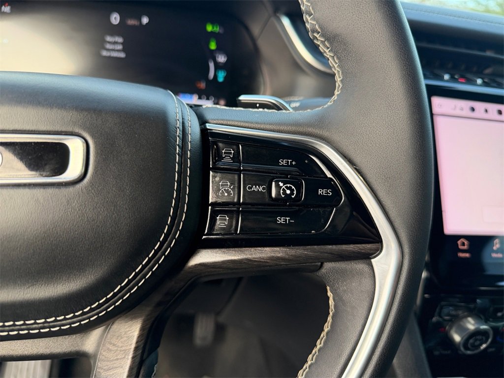 Used 2022 Jeep Grand Cherokee Overland w/ Luxury Tech Group IV image 24