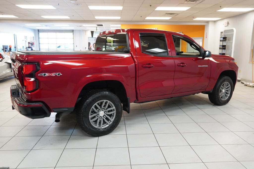 Used 2025 Chevrolet Colorado LT w/ LT Convenience Package AWD/4WD image 12