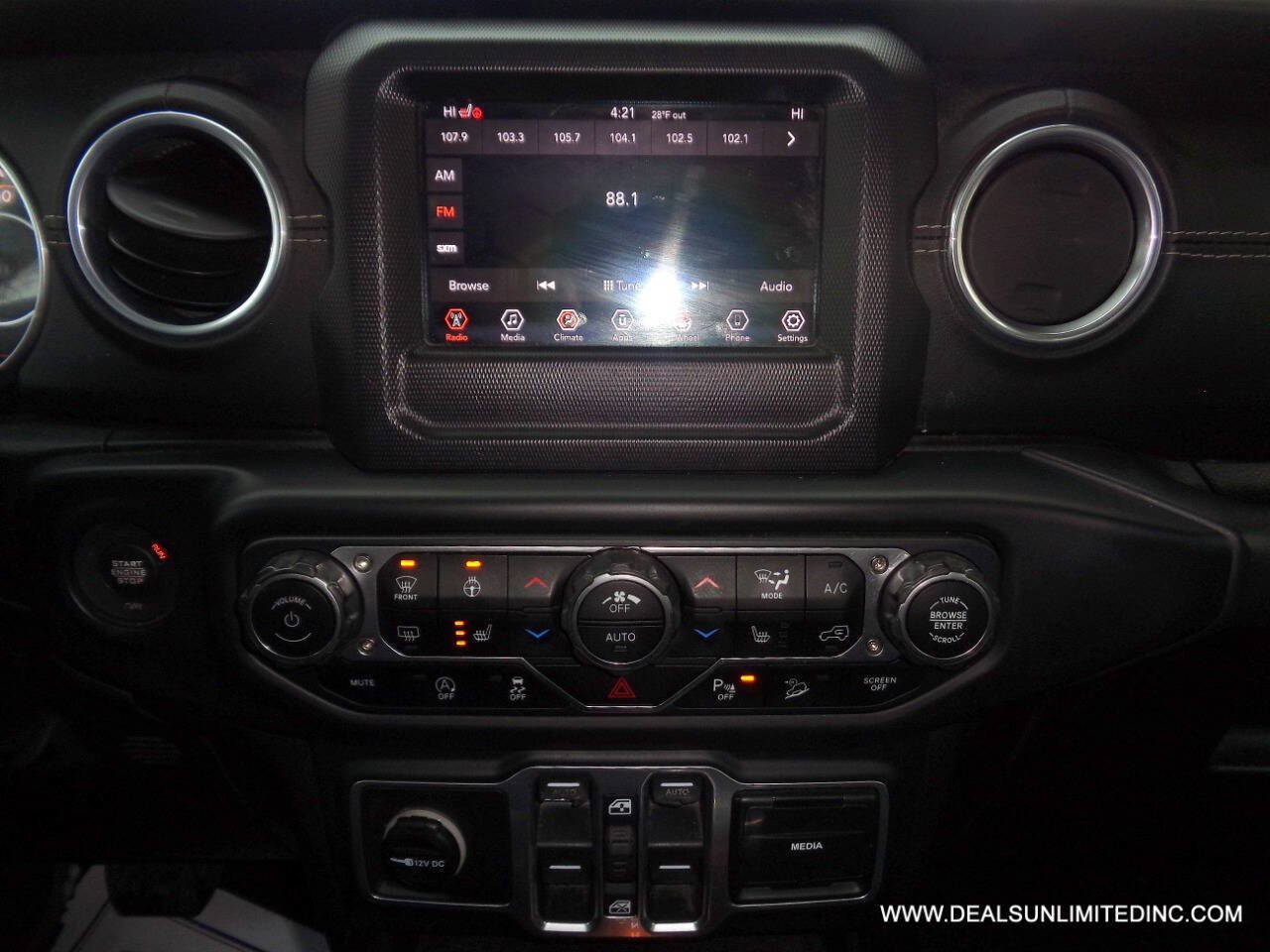 Used 2018 Jeep Wrangler Unlimited Sahara AWD/4WD image 12