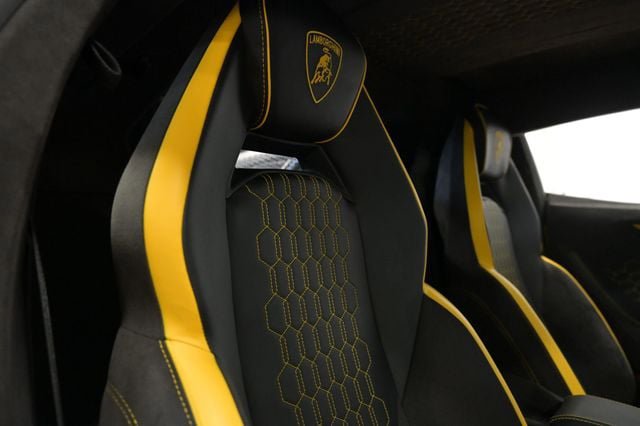 Used 2024 Lamborghini Revuelto AWD/4WD image 42