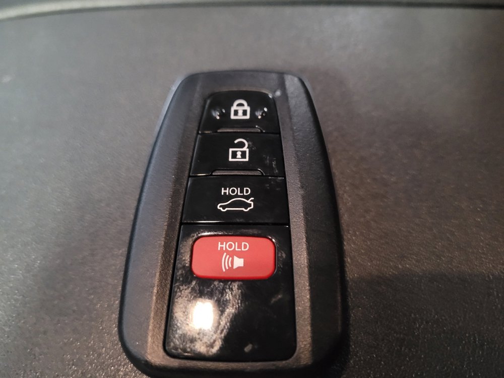 Used 2022 Toyota Highlander XLE FWD image 32