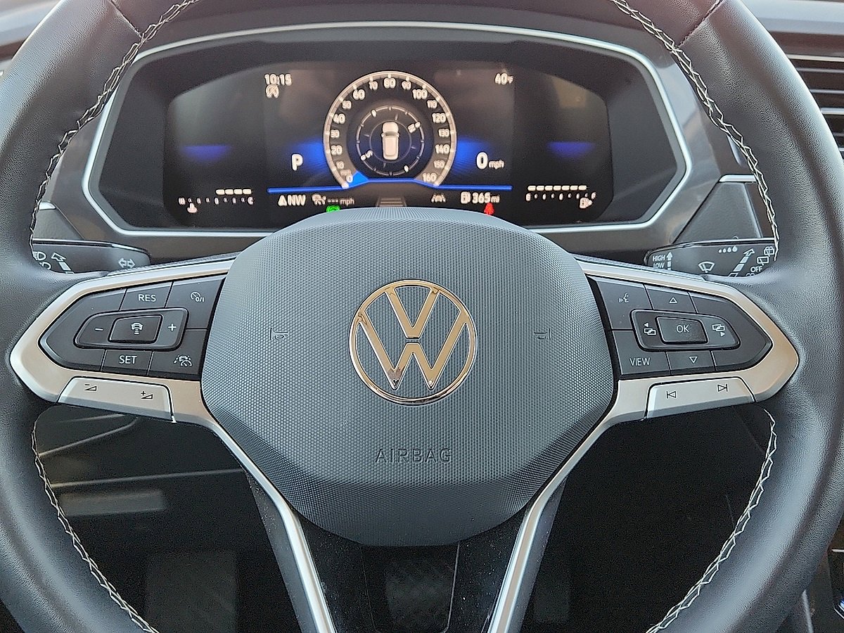 Used 2024 Volkswagen Tiguan SE image 11