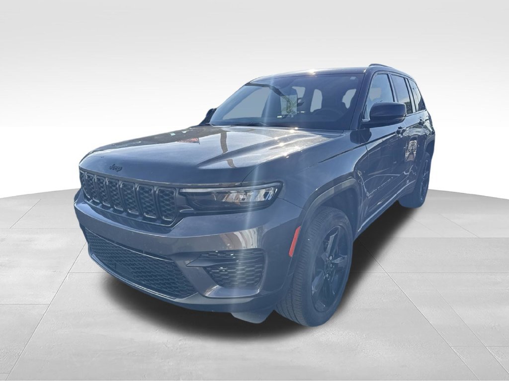 Certified 2024 Jeep Grand Cherokee Altitude AWD/4WD image 6