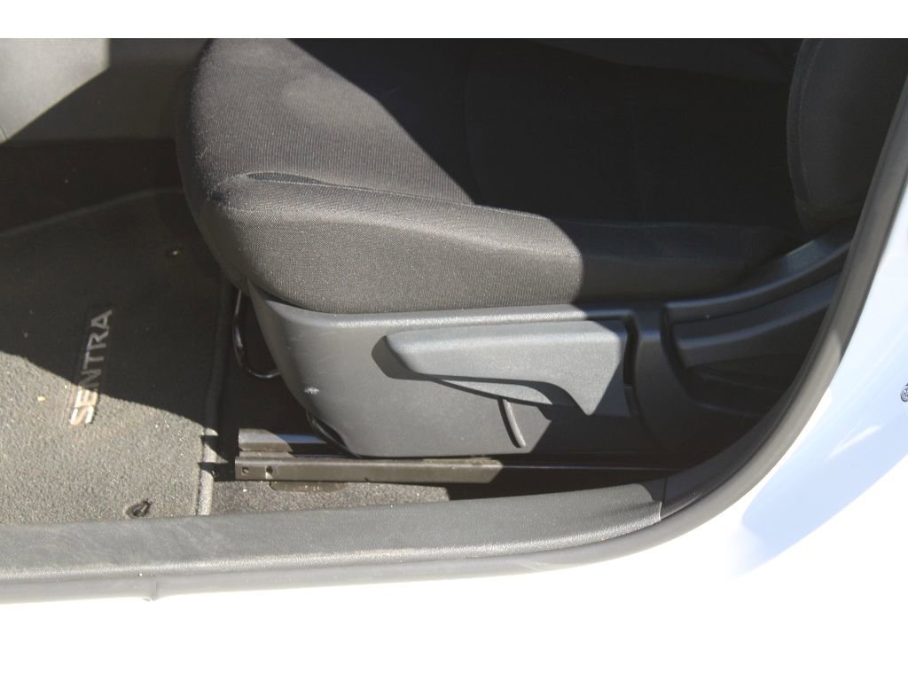 Used 2025 Nissan Sentra S image 12