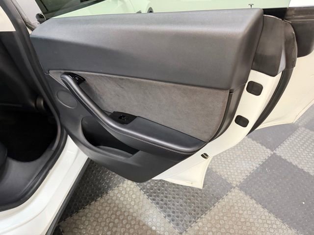 Used 2020 Tesla Model Y Long Range AWD/4WD image 32