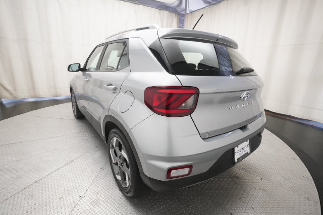 Used 2025 Hyundai Venue SEL FWD image 34
