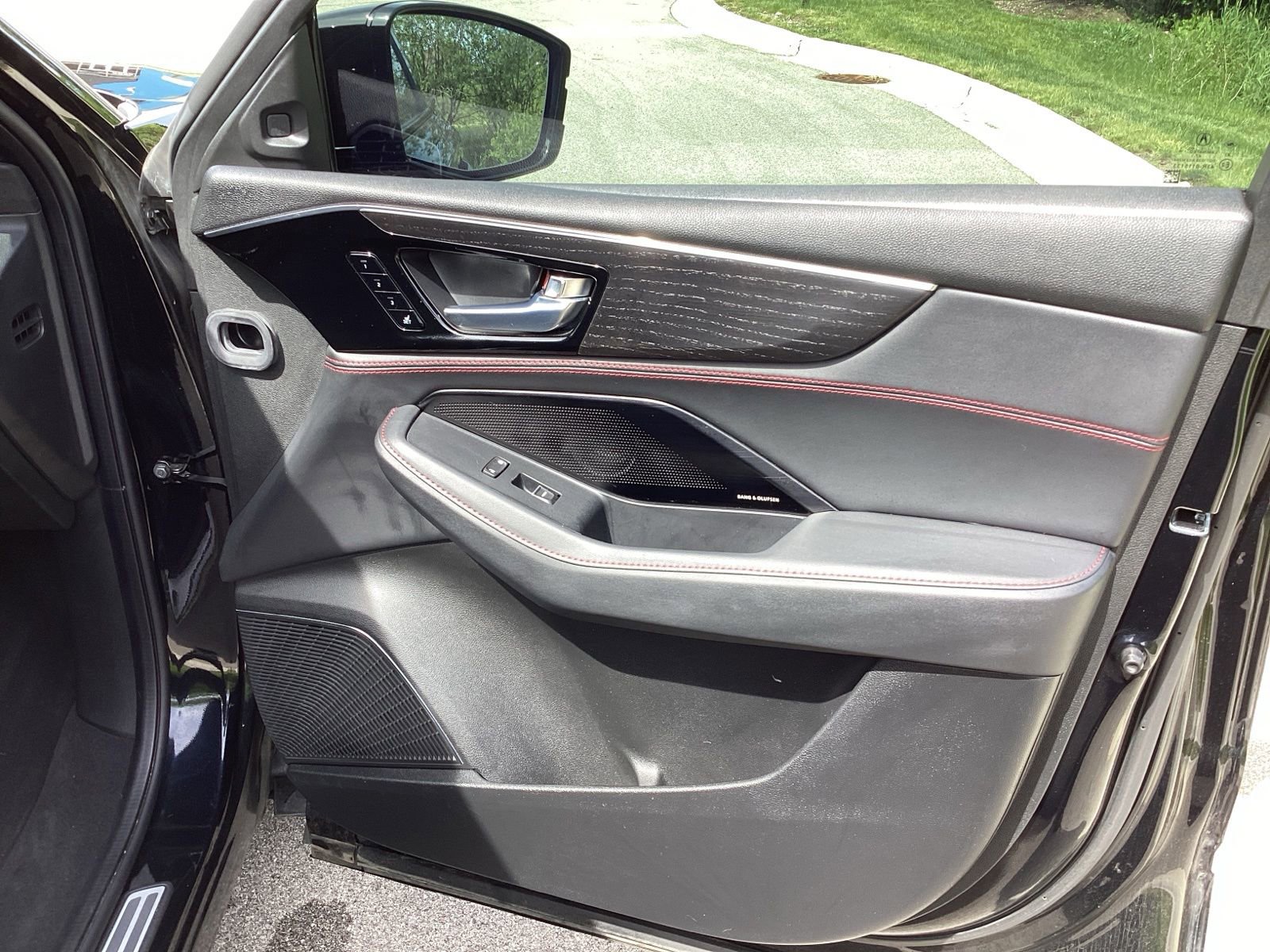 Used 2025 Acura MDX Type S AWD/4WD image 32