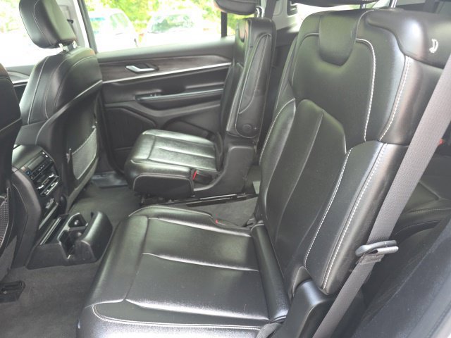 Used 2023 Jeep Grand Cherokee L Limited AWD/4WD image 15