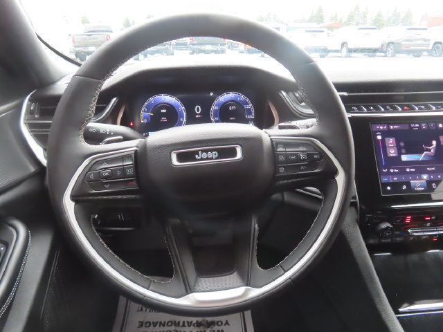 Used 2023 Jeep Grand Cherokee Altitude AWD/4WD image 32