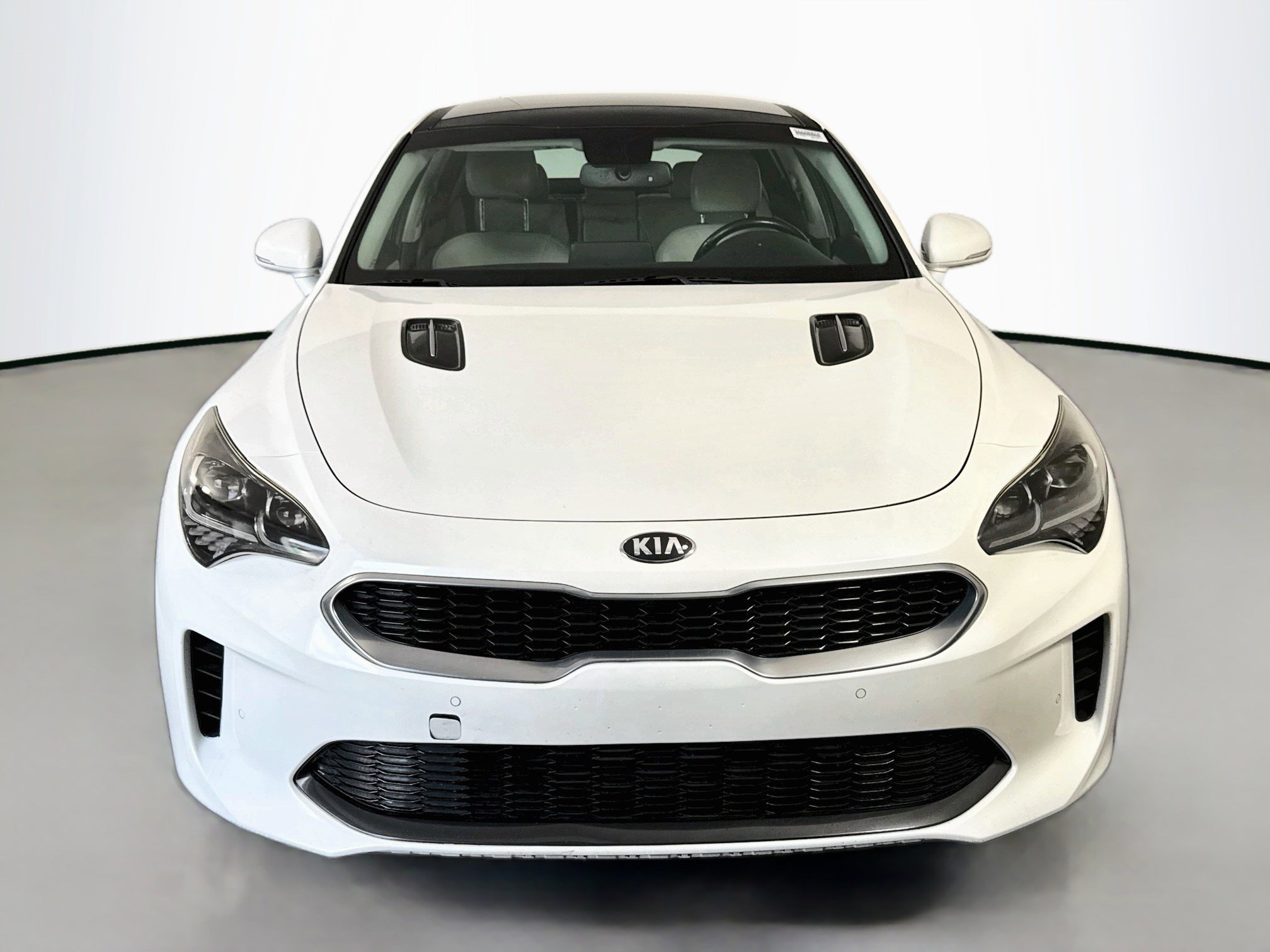 Used 2018 Kia Stinger Premium RWD image 2