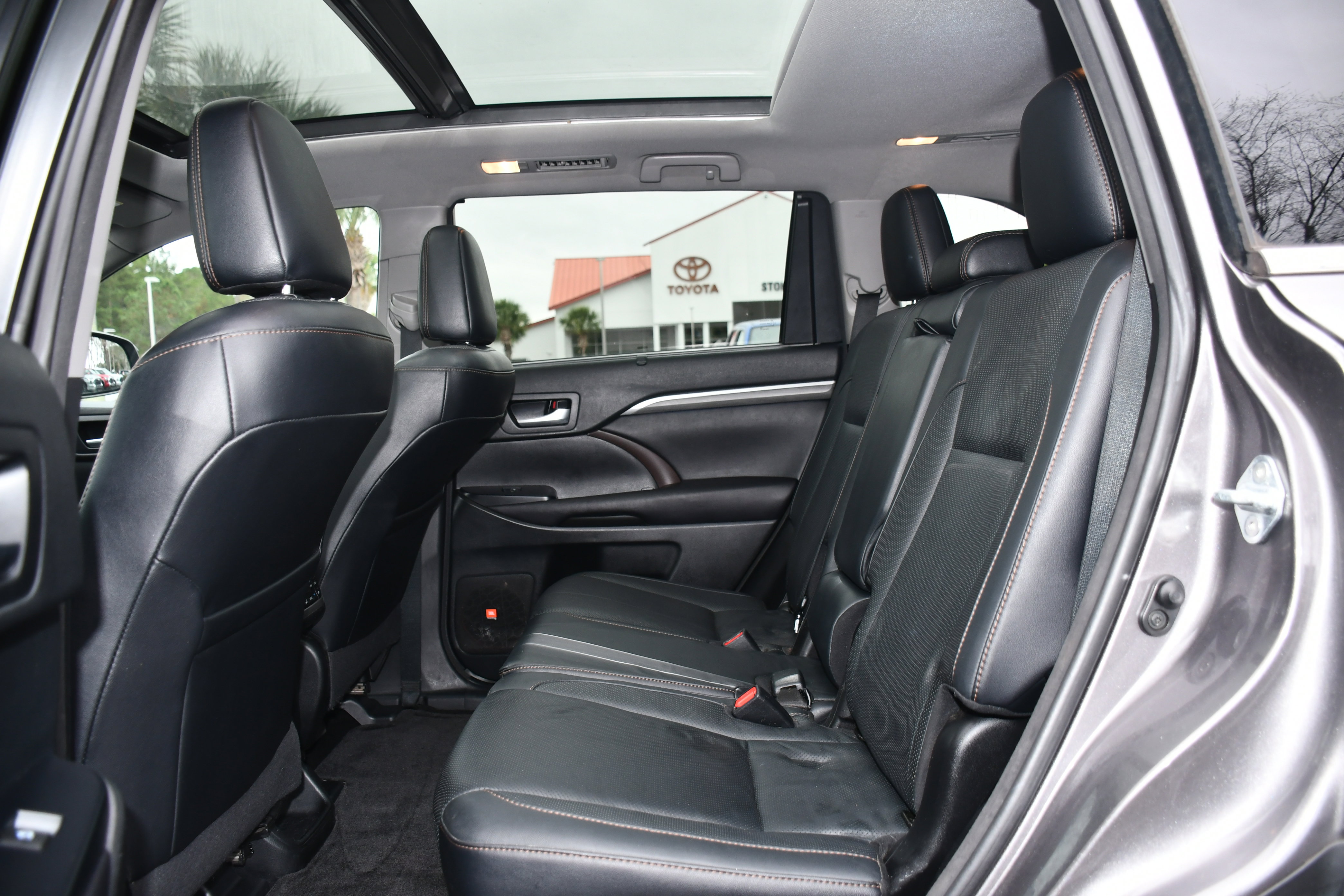 Used 2017 Toyota Highlander Limited Platinum image 18