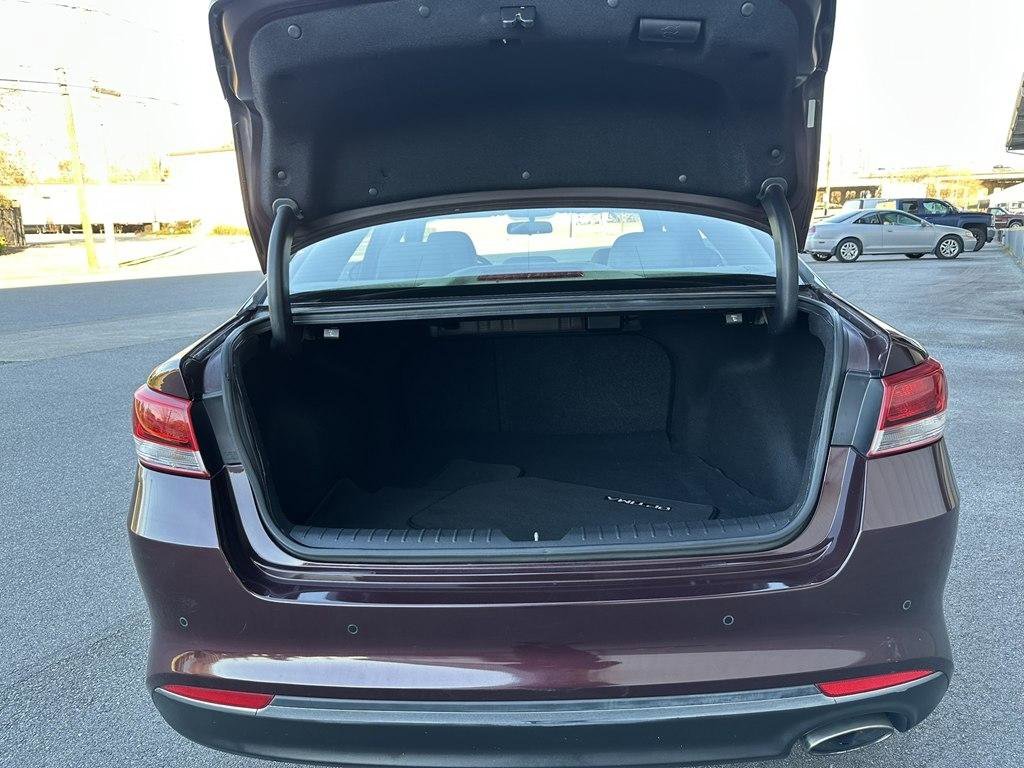 Used 2018 Kia Optima LX w/ 17" Alloy Wheels Package FWD image 25