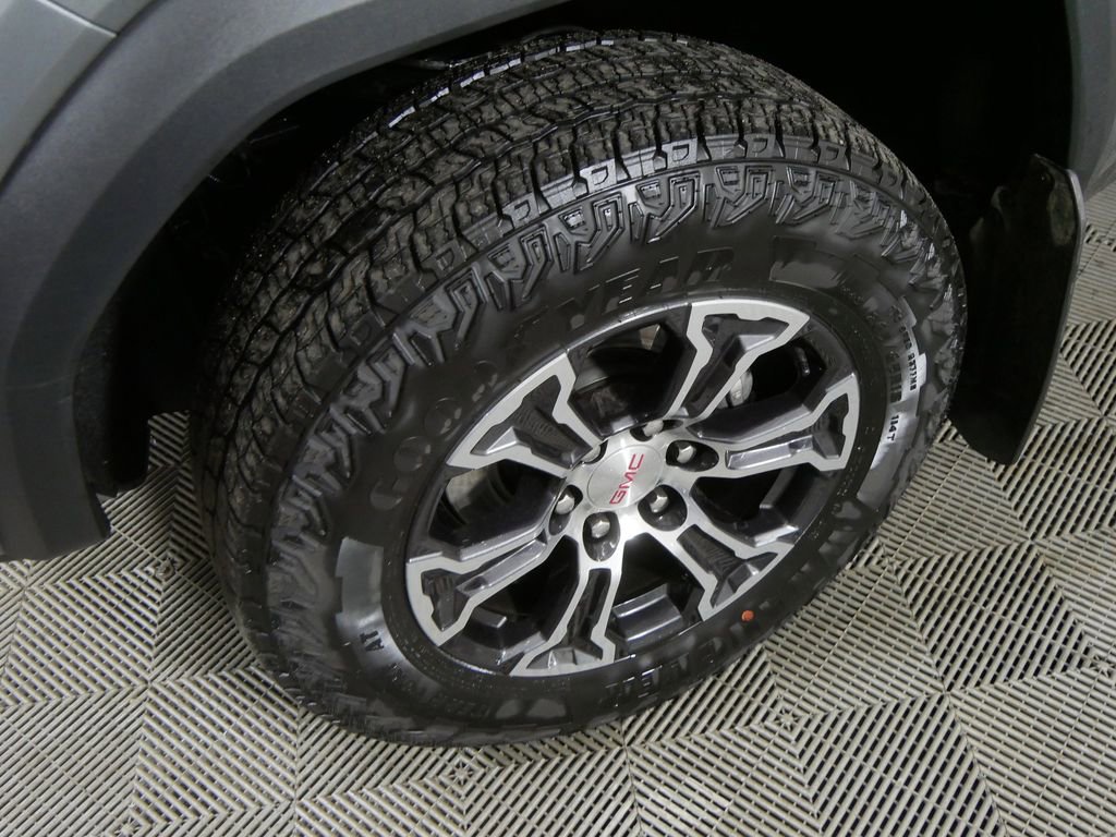 Used 2025 GMC Canyon AT4 w/ Technology Plus Package image 10