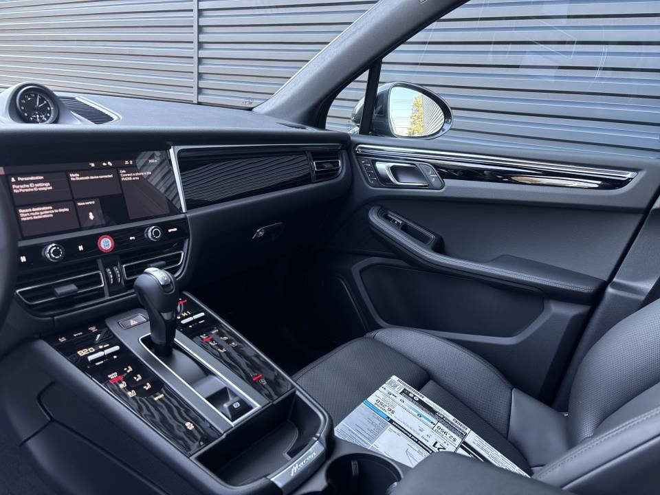 New 2026 Porsche Macan AWD/4WD image 15