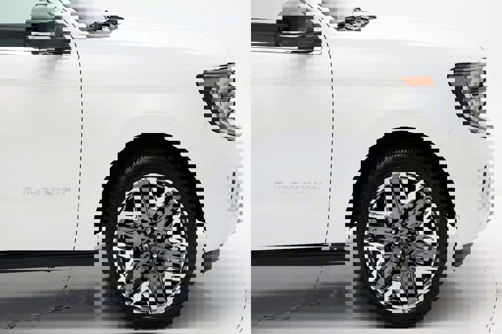 Used 2025 Ford Expedition Max Platinum w/ Platinum Ultimate Package image 4