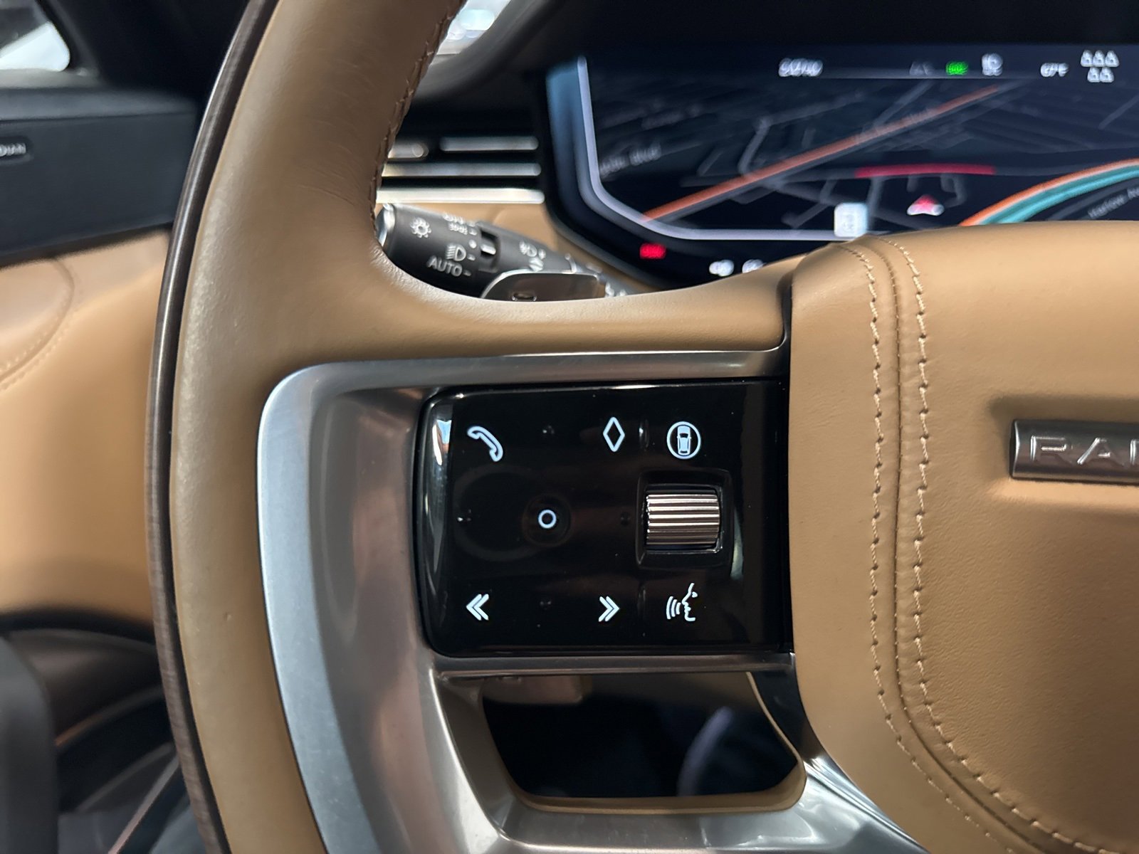 Used 2025 Land Rover Range Rover Long Wheelbase SE image 40