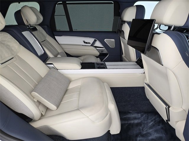 Certified 2024 Land Rover Range Rover SV image 17