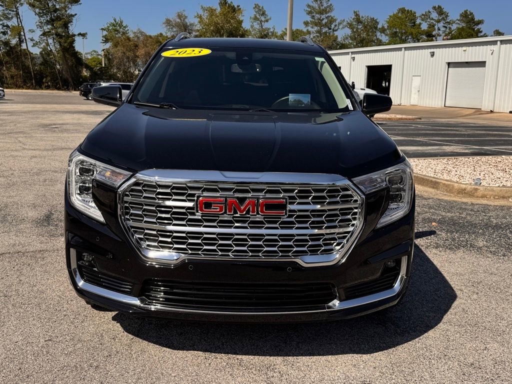Used 2023 GMC Terrain Denali image 2