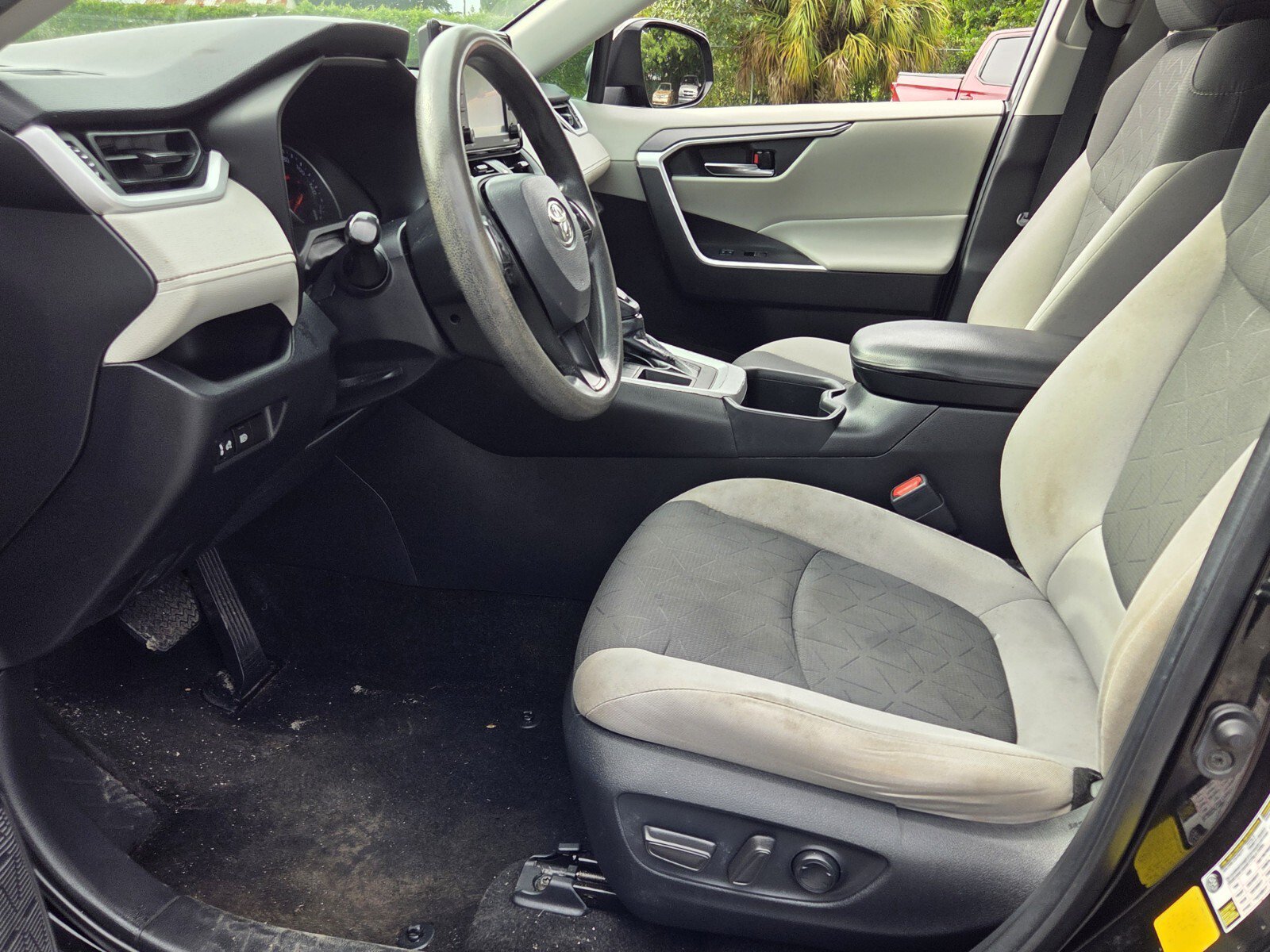 Used 2022 Toyota RAV4 XLE FWD image 9